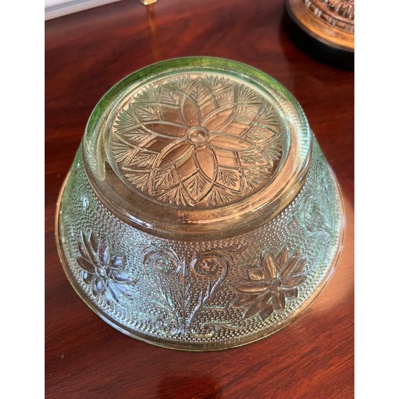 Vintage Tiara Sandwich Pattern Glass Chantilly Green 8.4” Vegetable Serving Bowl - Picture 5 of 5
